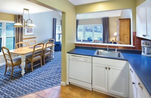 Jamestown Condo | Spacious Wyndham Newport Overlook: 2BR Suite with Ocean View