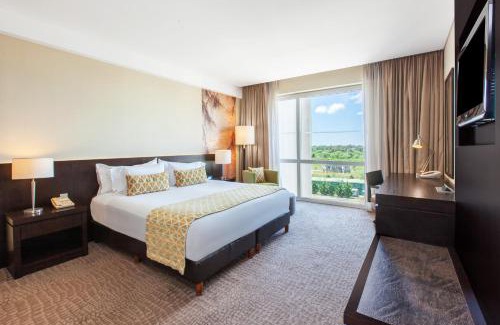 Nordelta Hotel | Elegant Wyndham Nordelta Tigre with Spa & Pool Amenities