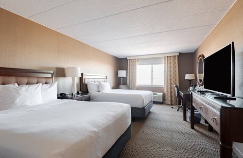 West Omaha Hotel | Comfortable Stay at Wyndham Omaha / West Dodge with Pool & Spa