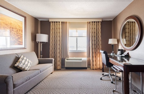 West Omaha Hotel | Comfortable Stay at Wyndham Omaha / West Dodge with Pool & Spa