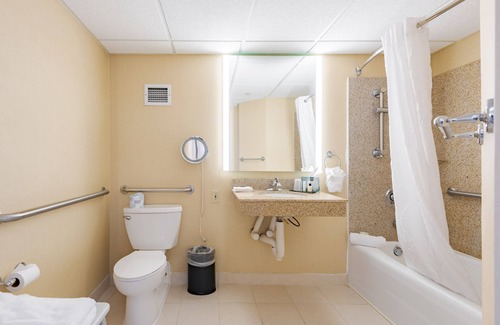 West Omaha Hotel | Comfortable Stay at Wyndham Omaha / West Dodge with Pool & Spa