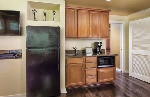 Paradise Valley Village Condo | Wyndham Orange Tree Resort |1BR/1BA King Bed Suite
