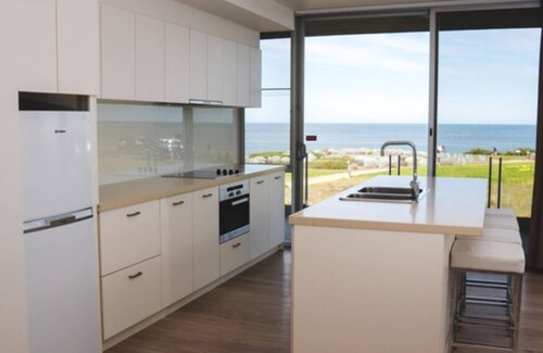 Torquay Hotel | Relaxing Getaway at Wyndham Resort Torquay with Pool Access