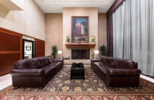 North Little Rock Hotel | Relaxing Stay at Wyndham Riverfront Little Rock with Pool