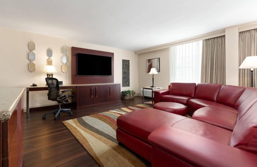 North Little Rock Hotel | Relaxing Stay at Wyndham Riverfront Little Rock with Pool