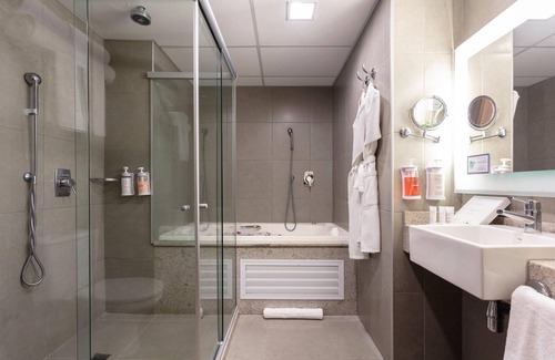 Sao Cristovao Hotel | Explore Wyndham Salvador Hangar: Family-Friendly Bliss
