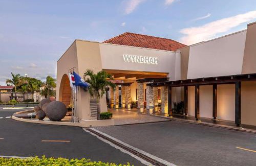 Ciudad Cariari Hotel | Elegant Wyndham San Jose Herradura with Pool and Ocean Views