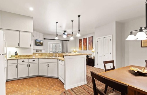 Shawnee On Delaware Condo | Inviting Wyndham Shawnee Village: 2BR Suite with Hot Tub