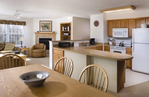 Jeffersonville Condo | Inviting Wyndham Smugglers' Notch King Bed Suite Retreat
