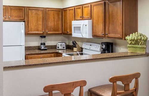 Round Hill Village Condo | Wyndham South Shore: Cozy 1Bd with Kitchen & Breakfast