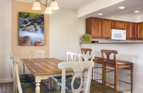 Round Hill Village Condo | Wyndham South Shore: Cozy 1Bd with Kitchen & Breakfast