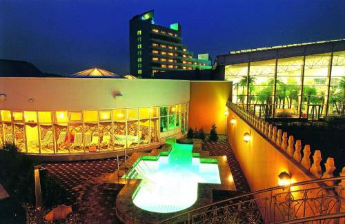 Kramerhof Hotel | Discover Wyndham Stralsund HanseDom: Pet-Friendly Retreat