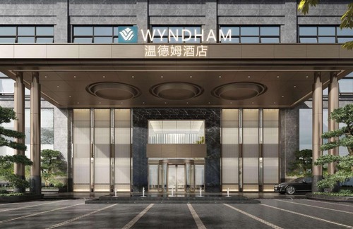 Longwan Hotel | Elegant Wyndham Wenzhou: 5-Star Stay with Pool Access