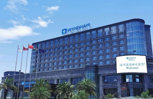 Longwan Hotel | Elegant Wyndham Wenzhou: 5-Star Stay with Pool Access