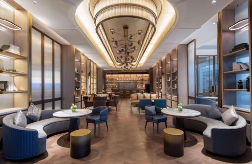 Longwan Hotel | Elegant Wyndham Wenzhou: 5-Star Stay with Pool Access