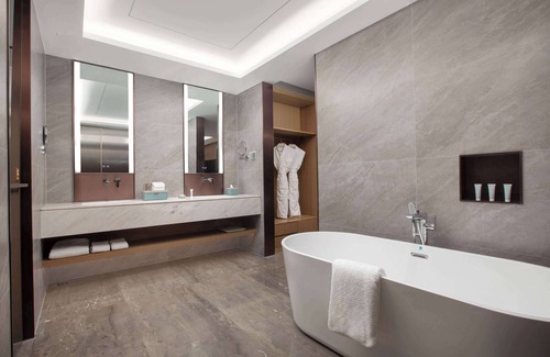 Jinghong Hotel | Discover Wyndham Xishuangbanna Qingquan with Family-Friendly Amenities