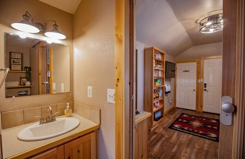 Cloudcroft Cabin | Cozy Cabin Retreat Near Downtown - Wynken with Spa Access