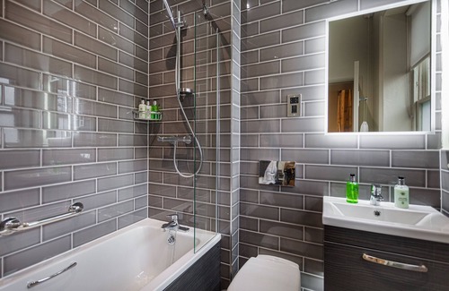 Longford Hotel | Inviting Wynnstay Hotel in Oswestry with Family Amenities