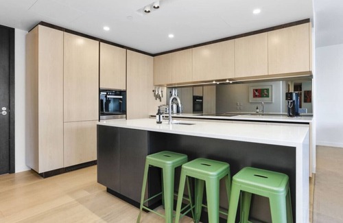 Auckland Central Business District Apartment | Wynyard Living, Large Balcony and Parking
