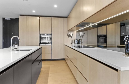 Auckland Central Business District Apartment | Wynyard Living, Large Balcony and Parking