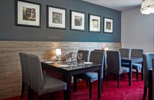 Regietow Apartment | Discover Wysowa Dwór: Cozy Retreat with Hot Tub & Breakfast