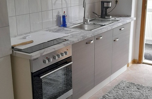 Zeitz Apartment | Cozy WZ & SZ Suite with Comfortable Dining Space