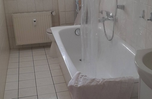 Zeitz Apartment | Cozy WZ & SZ Suite with Comfortable Dining Space