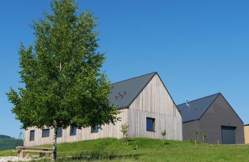Mostowice Apartment | Highly Rated Wzgórze Owiec Sheep Hill: Family-Friendly Stay
