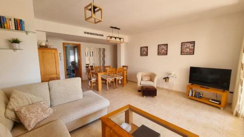 Platja de l'Arenal Apartment | Discover Xàbiamar: Oceanfront Retreat with Pool & Dining