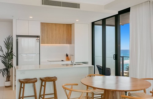 Coolangatta Apartment | Top-Rated X Kirra Beach Apartment with Ocean View & Pool