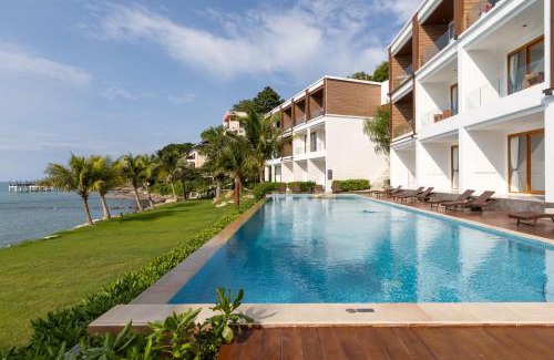 Khanom Hotel | Relax at X-Sea Khanom Harbor Bay Resort with Ocean Views