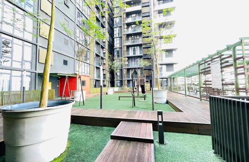 Taman Setia Indah Apartment | Guest Rated 10/10: Cube 8teens Mount Austin for Families