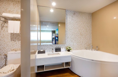 Khuekkhak Hotel | Indulge at X10 Khaolak: 5-Star Ocean View Retreat