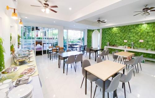 Ban Chang Hotel | Discover Xanadu Hotel Utapao: Poolside Family Retreat