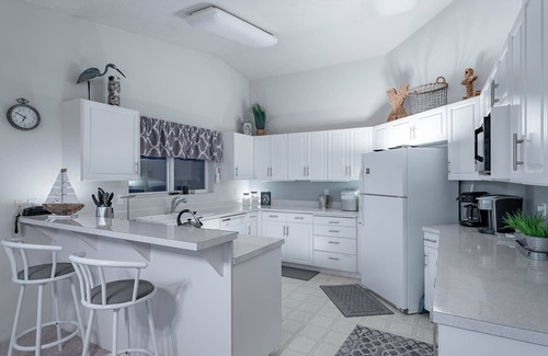 Bayshore House | Beachfront Xanadune: Guest Rated 9.8 with Direct Access