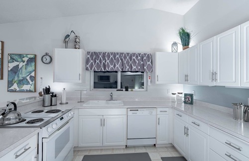 Bayshore House | Beachfront Xanadune: Guest Rated 9.8 with Direct Access