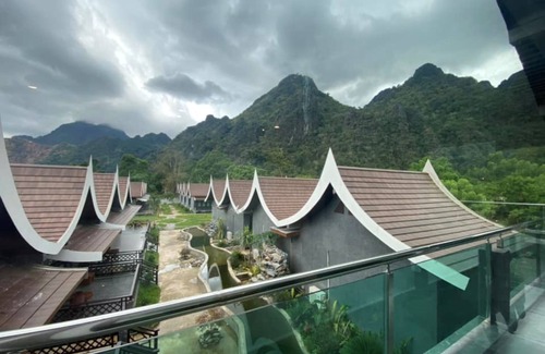 Vang Vieng Villa | Family-Friendly Xaymone Riverside Resort with Breakfast Included