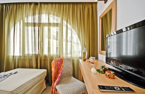 Old Town Naxos Hotel | Elegant Xenia Hotel: Rated 9.4/10 with Family Amenities