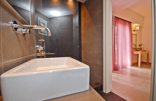 Old Town Naxos Hotel | Elegant Xenia Hotel: Rated 9.4/10 with Family Amenities