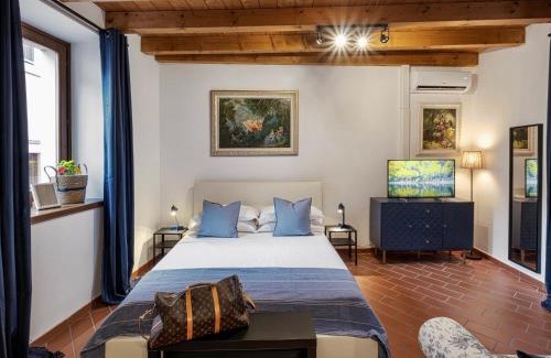 Peschiera del Garda City Centre Apartment | Discover Xenia19: Family-Friendly Stay in Historic Center