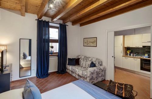 Peschiera del Garda City Centre Apartment | Discover Xenia19: Family-Friendly Stay in Historic Center
