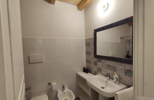 Castelvetrano House | Exceptional Family Retreat at Xeniahome with Top Ratings