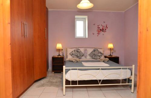 Vlachiana House | Discover Xenios Dias: Oceanfront Escape with Top Reviews