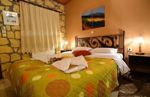 Synikia Mesi Trikalon House | Elegant XENIOS ZEYS: 4-Star Retreat with Hot Tub & Breakfast