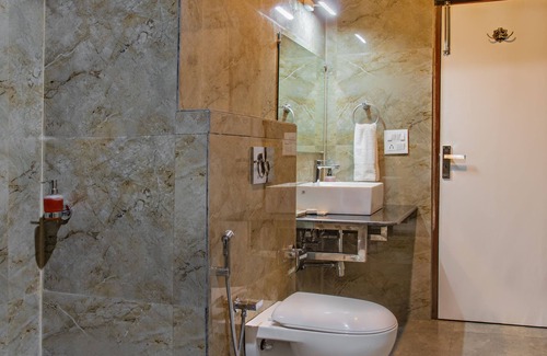 Shimla Hotel | Vista Elite: Family-Friendly Comfort with Great Amenities
