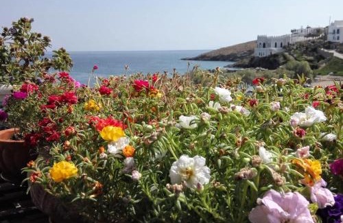 Loutra Hotel | Oceanfront Escape at Xenonas Afroditi – Rated 9.3/10!