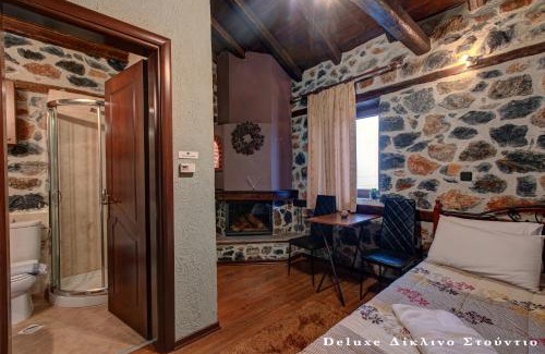 Aghios Athanasios Apartment | Discover Xenonas Pantheon: Family-Friendly Retreat with Hot Tub