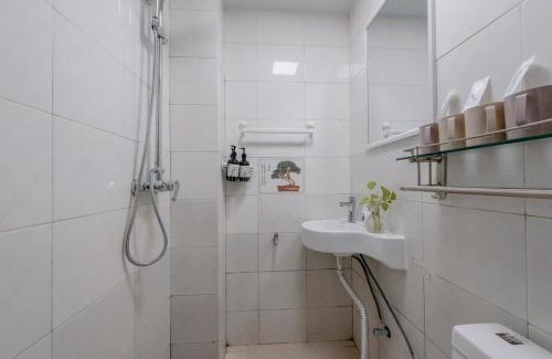 Beilin Apartment | Family-Friendly Xi’an Beilin Apartments with Kitchen Access