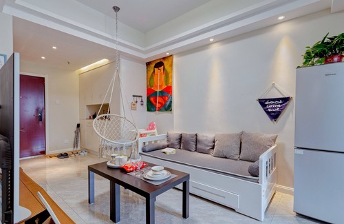 Weiyang Apartment | Inviting Xi'an The Queen's Box: Family-Friendly Retreat