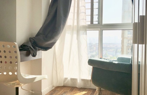 Weiyang Apartment | Inviting Xi'an The Queen's Box: Family-Friendly Retreat